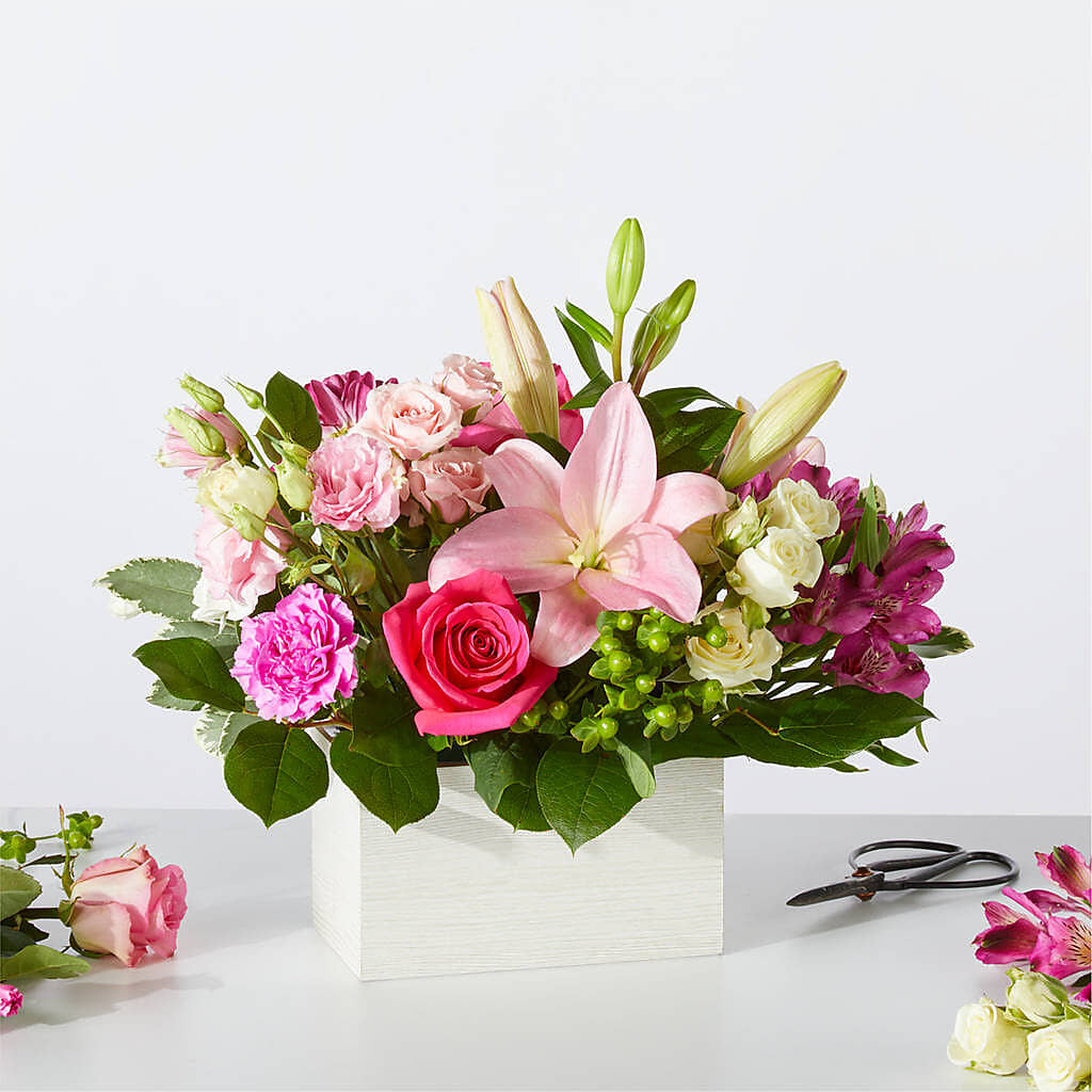 Sweetberry Box – A Florist Original – MOORE'S FLOWERS & GIFTS, Fayette AL
