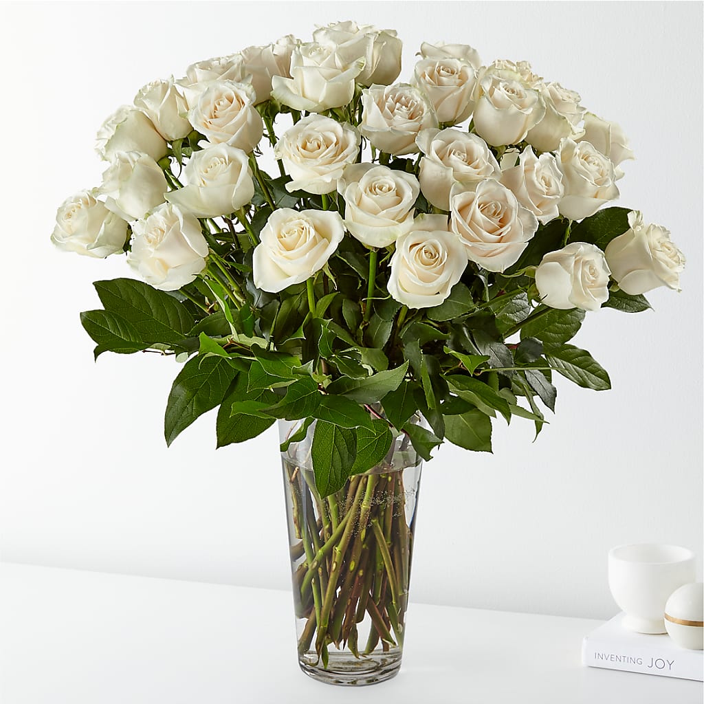 Long Stem White Rose Bouquet – MOORE'S FLOWERS & GIFTS, Fayette AL
