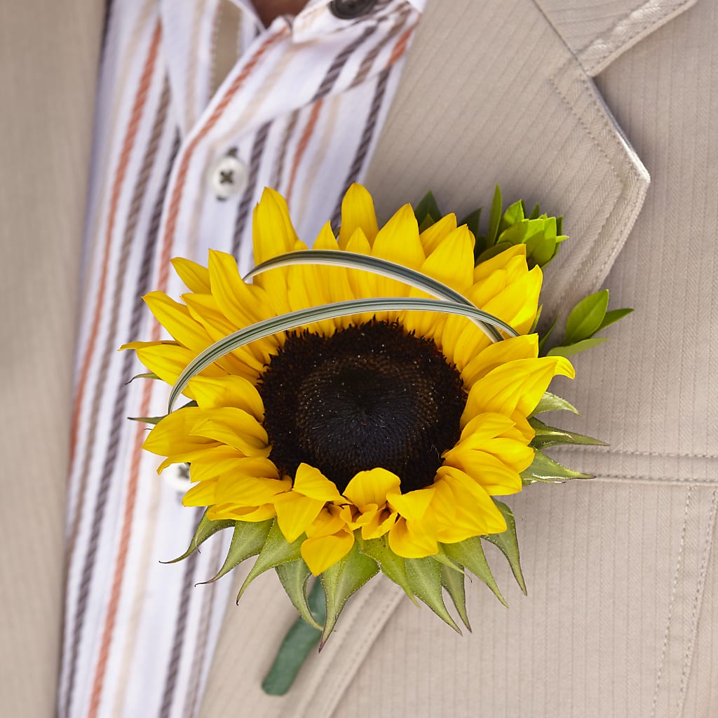 Free Spirit Boutonniere – MOORE'S FLOWERS & GIFTS, Fayette AL
