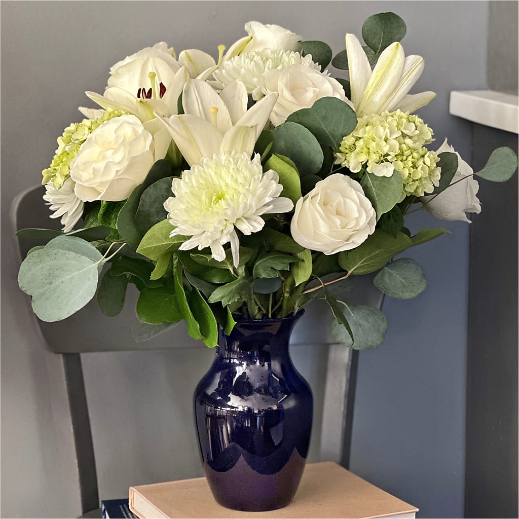Snowy Dreams Bouquet – MOORE'S FLOWERS & GIFTS, Fayette AL