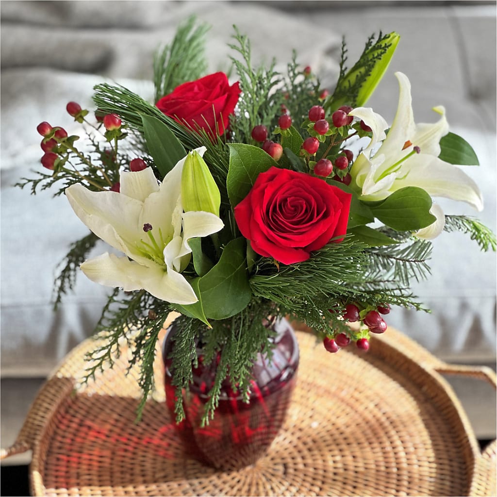 Evergreen Delight Bouquet – MOORE'S FLOWERS & GIFTS, Fayette AL