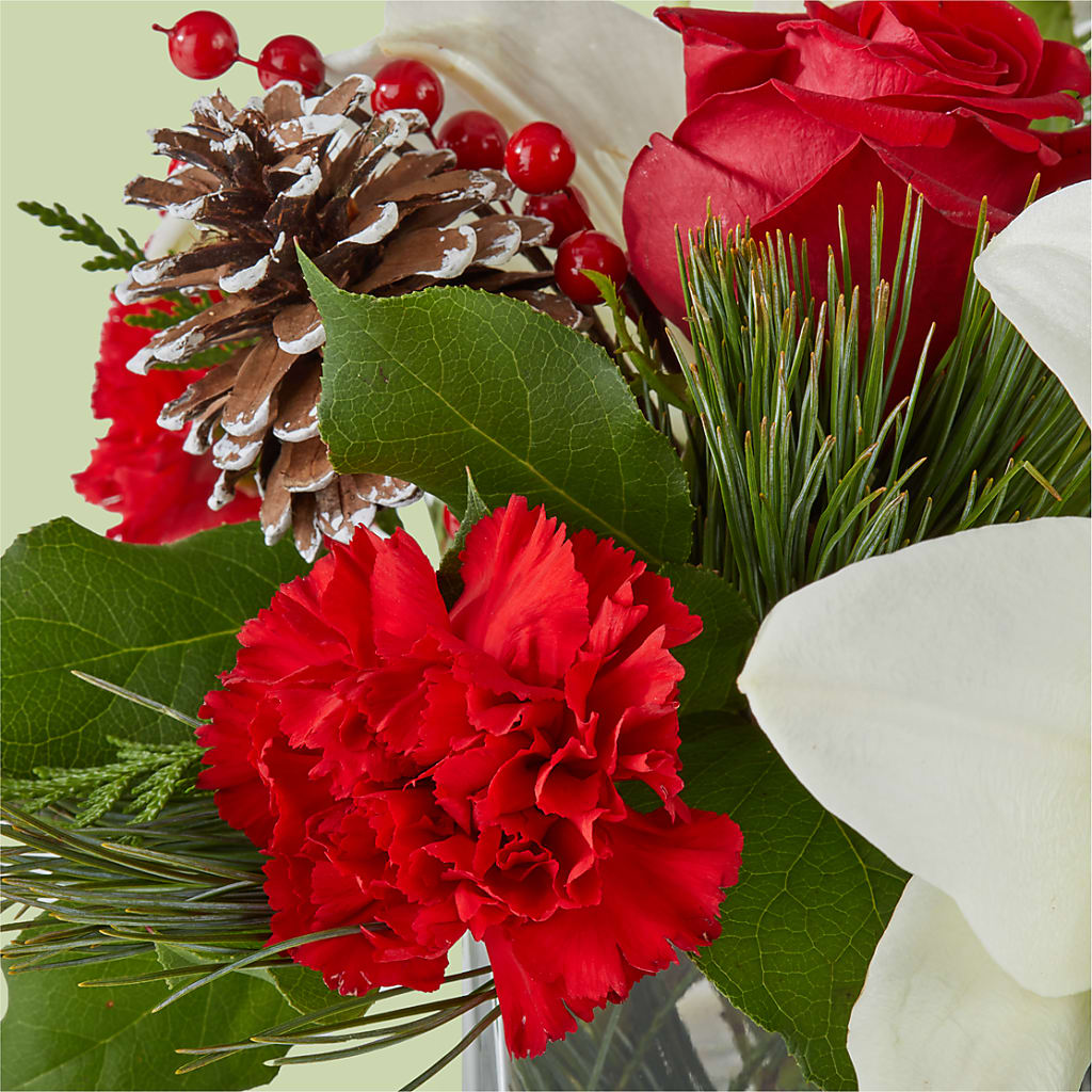 Glistening Icicles Bouquet – MOORE'S FLOWERS & GIFTS, Fayette AL
